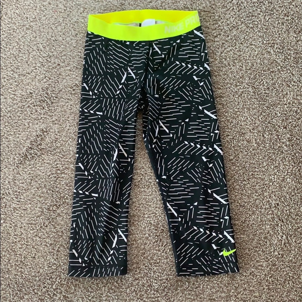 Nike pro capris